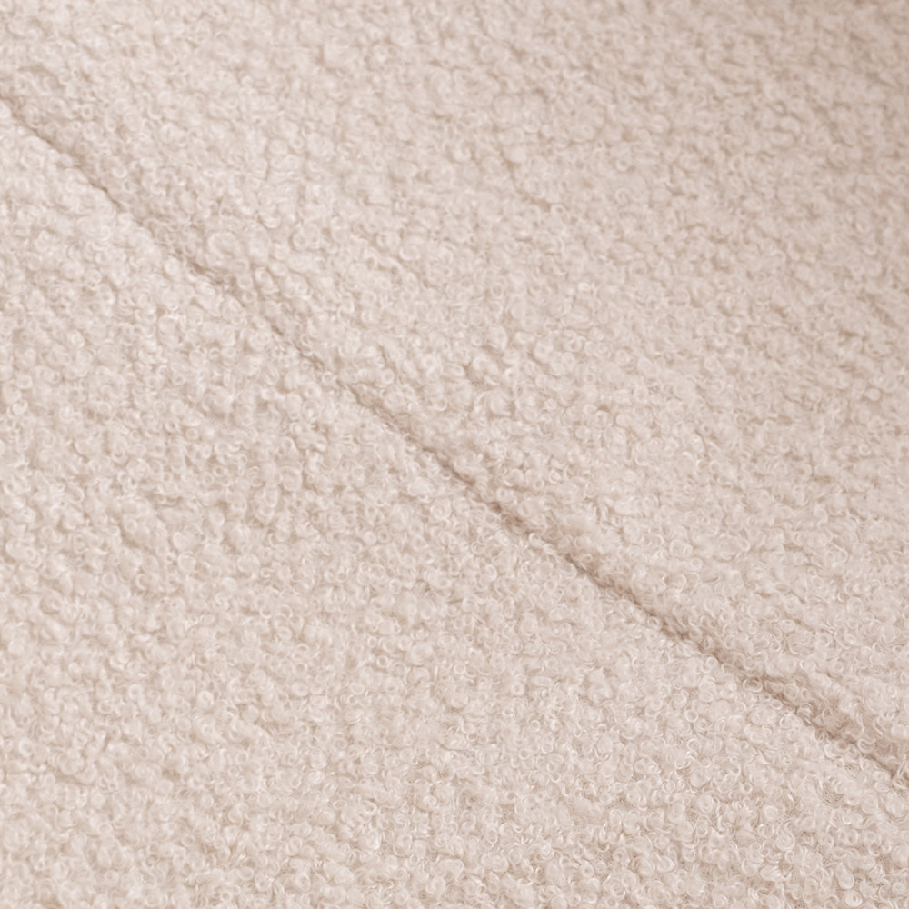 Baseinas „PLUSH NEST“, Kreminis Avinėlis, su kamuoliukais ir vaiku – vaizdas 5