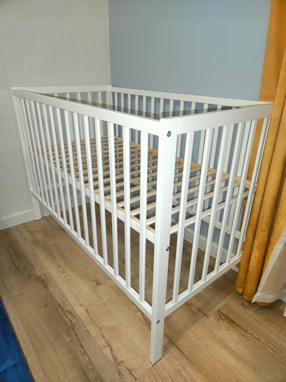 Balta medinė kūdikių lovytė Magda, 120x60 cm – vaizdas 3