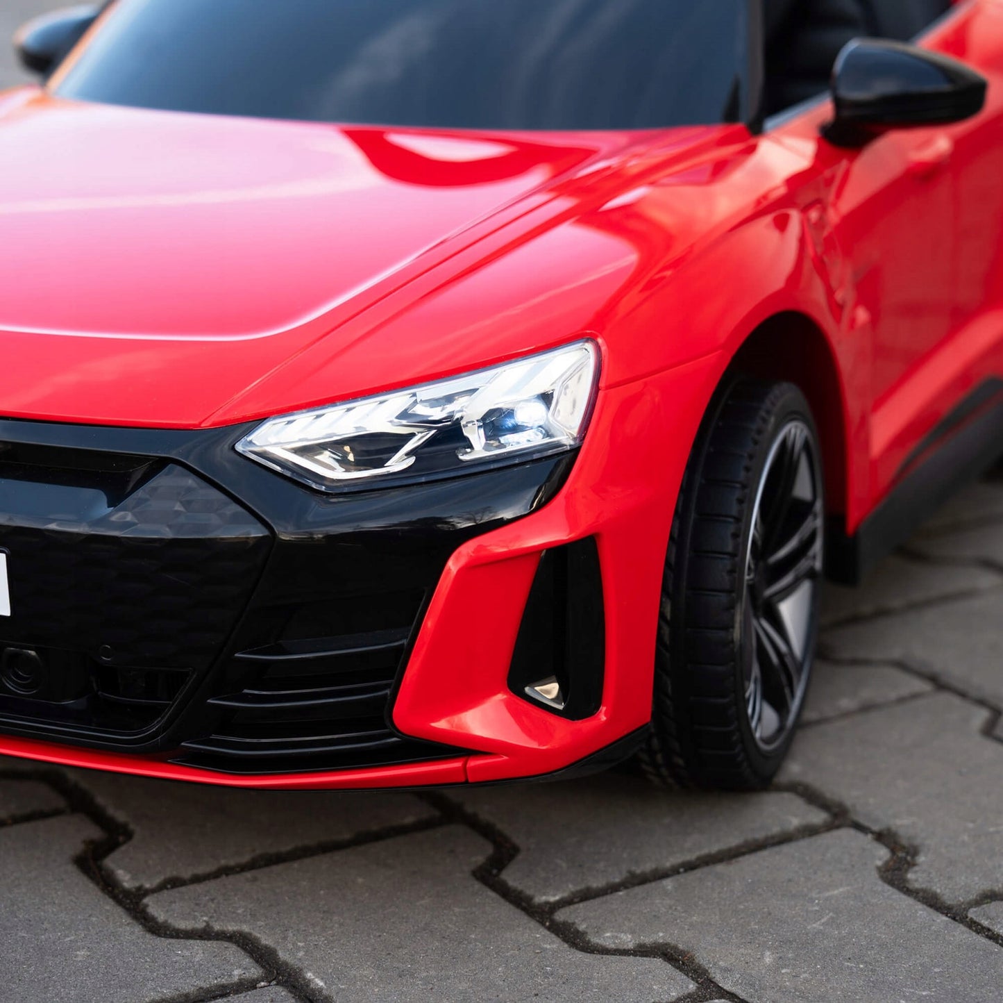 Audi RS e-tron GT Akumuliatorinis Automobilis: Oda, Nuotolinis Valdymas, Minkšti EVA Ratai