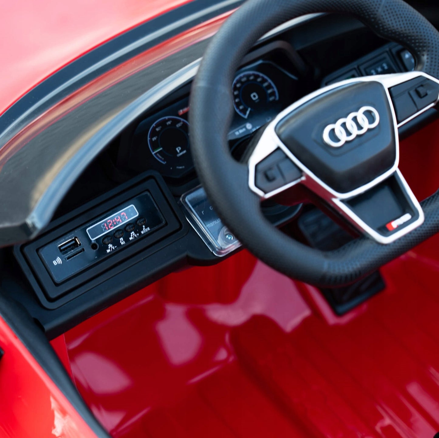 Audi RS e-tron GT Akumuliatorinis Automobilis: Oda, Nuotolinis Valdymas, Minkšti EVA Ratai