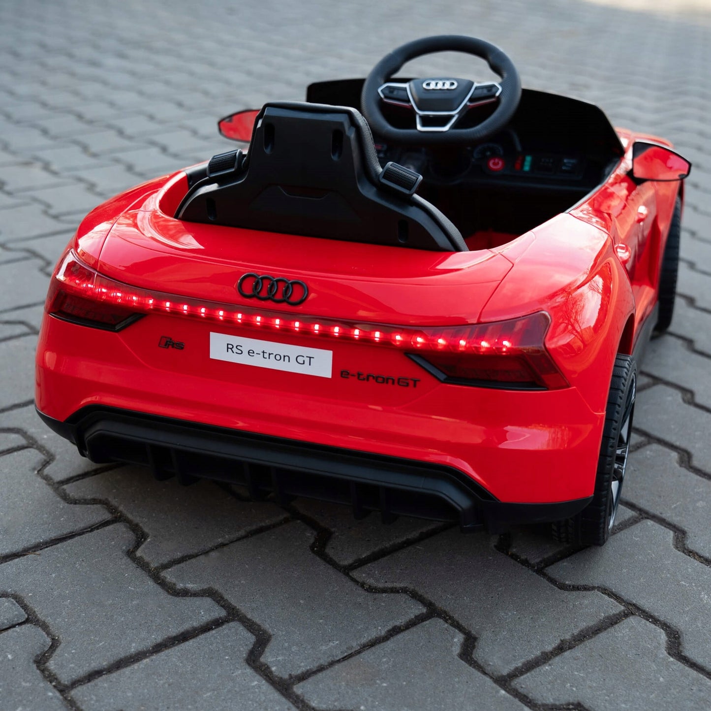 Audi RS e-tron GT Akumuliatorinis Automobilis: Oda, Nuotolinis Valdymas, Minkšti EVA Ratai