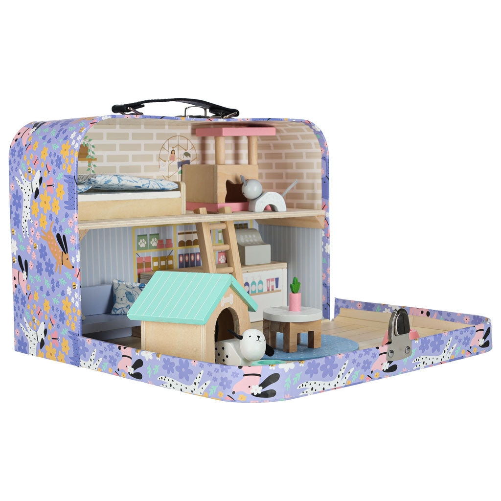 Namukas lagamine - viešbutis SPA gyvūnams su mediniais baldeliais ir figūrėlėmis