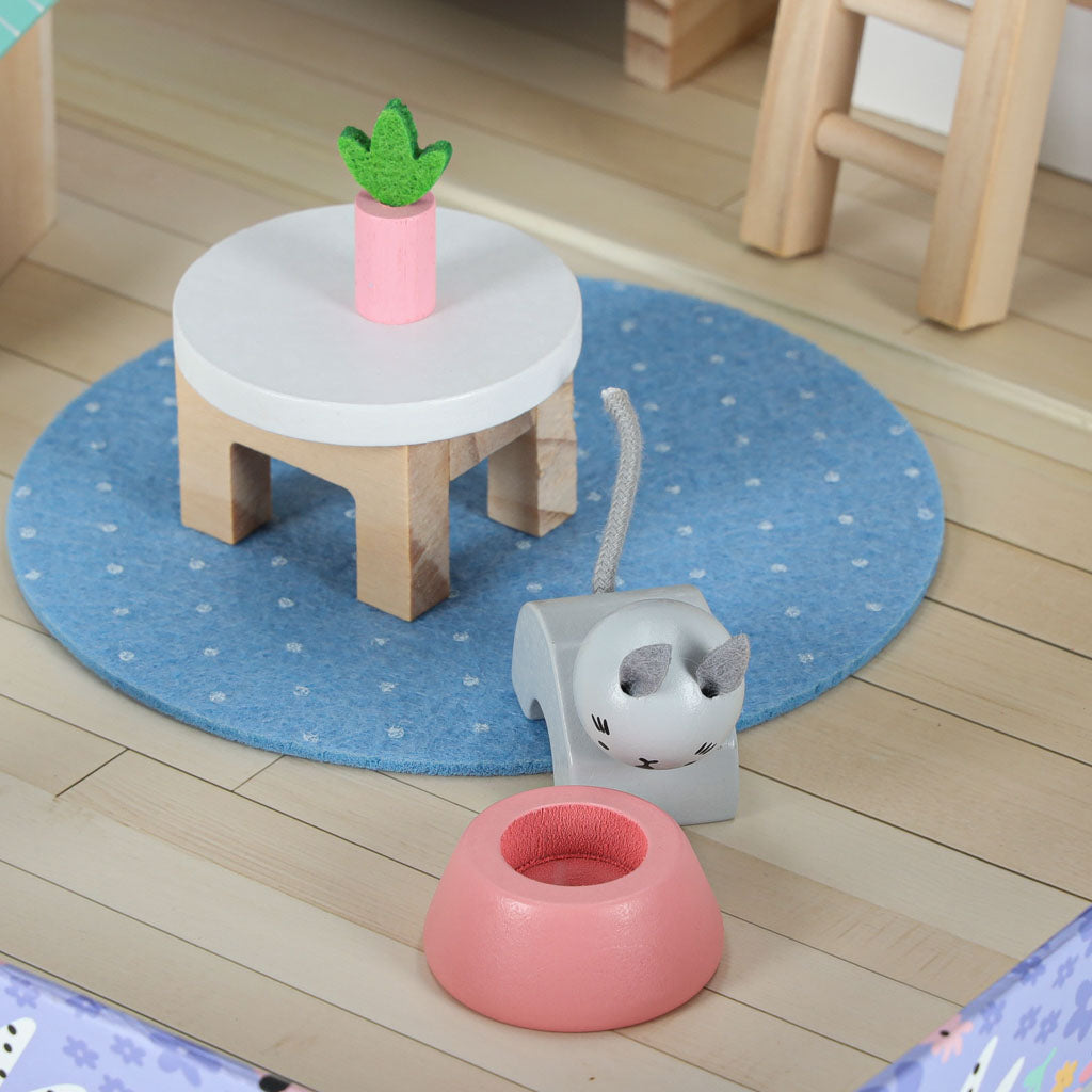 Namukas lagamine - viešbutis SPA gyvūnams su mediniais baldeliais ir figūrėlėmis