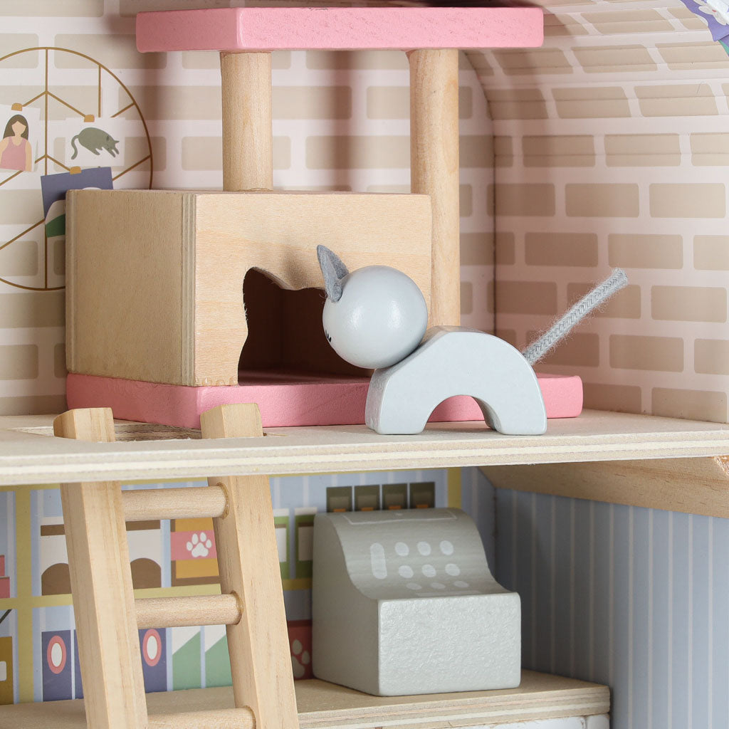 Namukas lagamine - viešbutis SPA gyvūnams su mediniais baldeliais ir figūrėlėmis