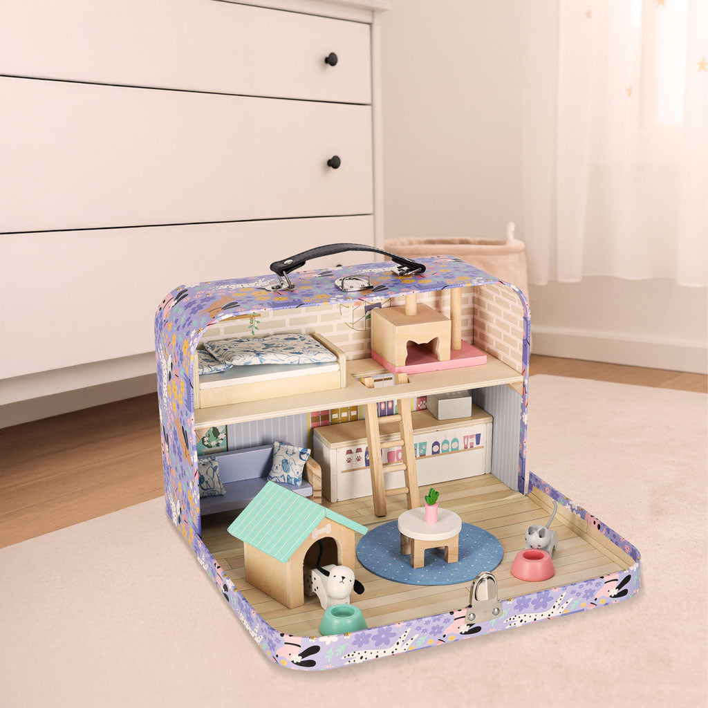 Namukas lagamine - viešbutis SPA gyvūnams su mediniais baldeliais ir figūrėlėmis