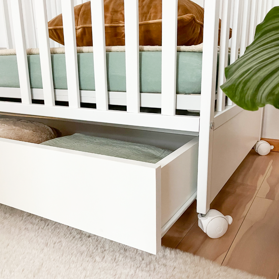 Kūdikio lovytė 120×60 su stalčiumi ir ratukais DREAMY