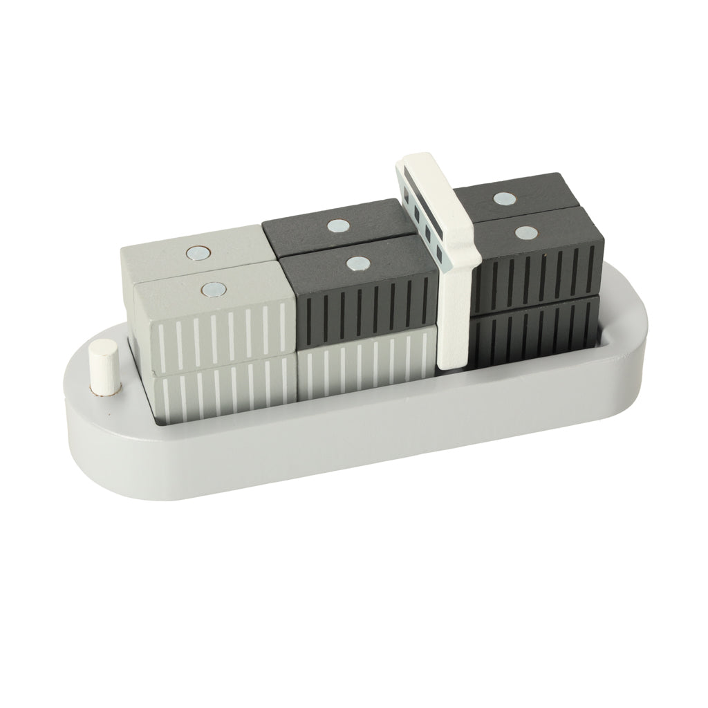 Medinis kranas jūrų uostas su automobilių laivu – vaizdas 4