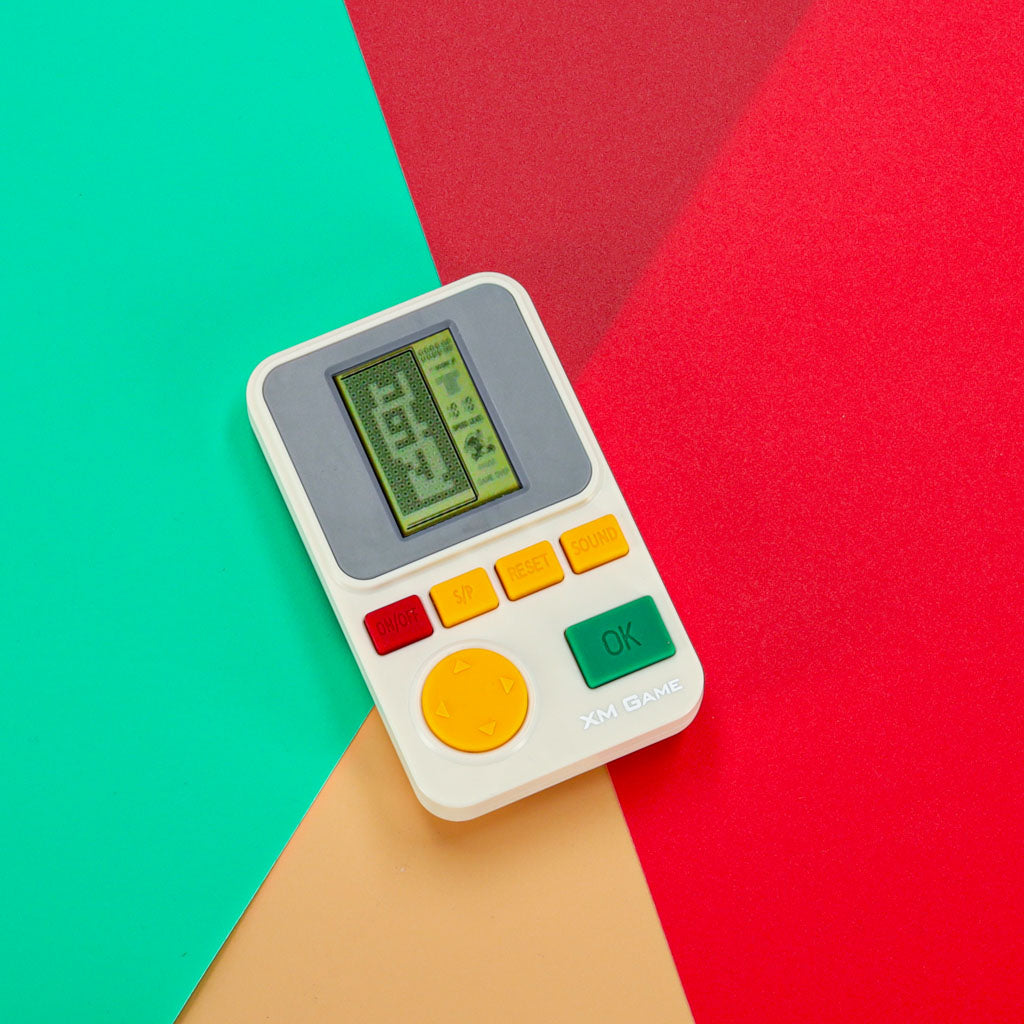 Balta kišeninė nešiojama retro arkadinė žaidimų konsolė