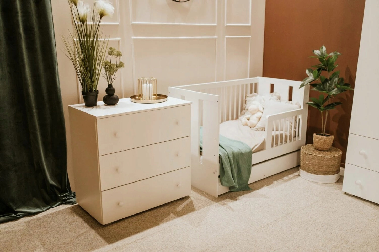 Balta komoda su stalčiais ir pervystymo stalu, ilgis 80 cm – vaizdas 4