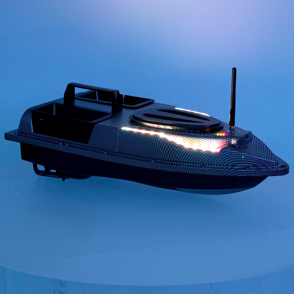 Nuotoliniu būdu valdomas jaukų laivelis Flytec V900 su GPS, 5,4 km/h, 1,5 kg