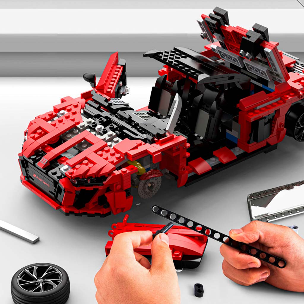 Rastar Audi R8 Spyder 93800 konstravimo kaladėlės, 1:14 mastelis, 1440 dalių