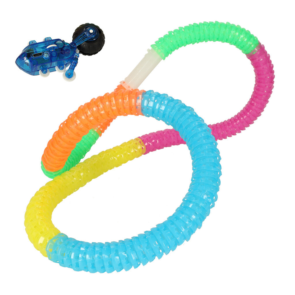 Ilga vamzdžių trasa su greitais automobiliais – vaizdas 3