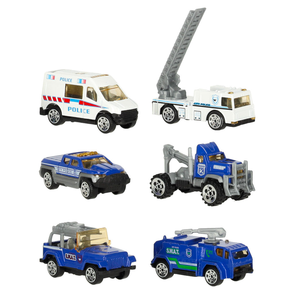 TIR sunkvežimis-transporteris su paleidimo įrenginiu ir metaliniais policijos automobiliais