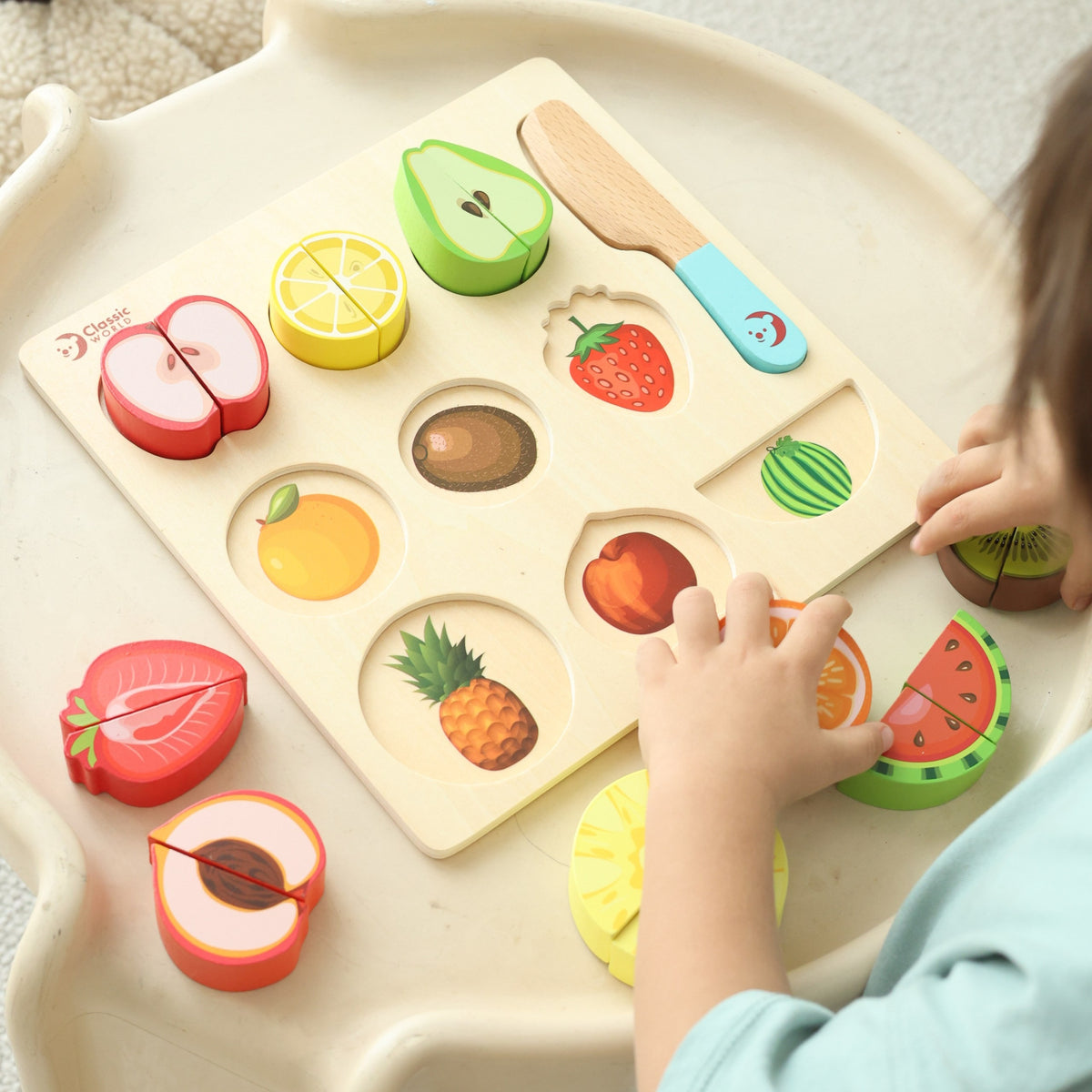 CLASSIC WORLD Montessori vaisių pjaustymo rinkinys 20 vnt.