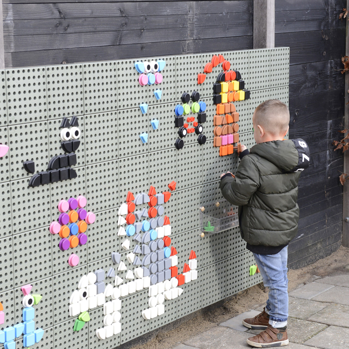MASTERKIDZ 64 geometrinių formų kaladėlių STEM lentoms