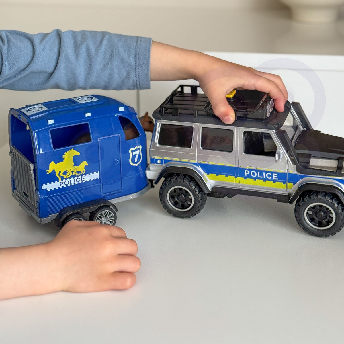 WOOPIE Policijos visureigis su arklių priekaba, žaislinis rinkinys