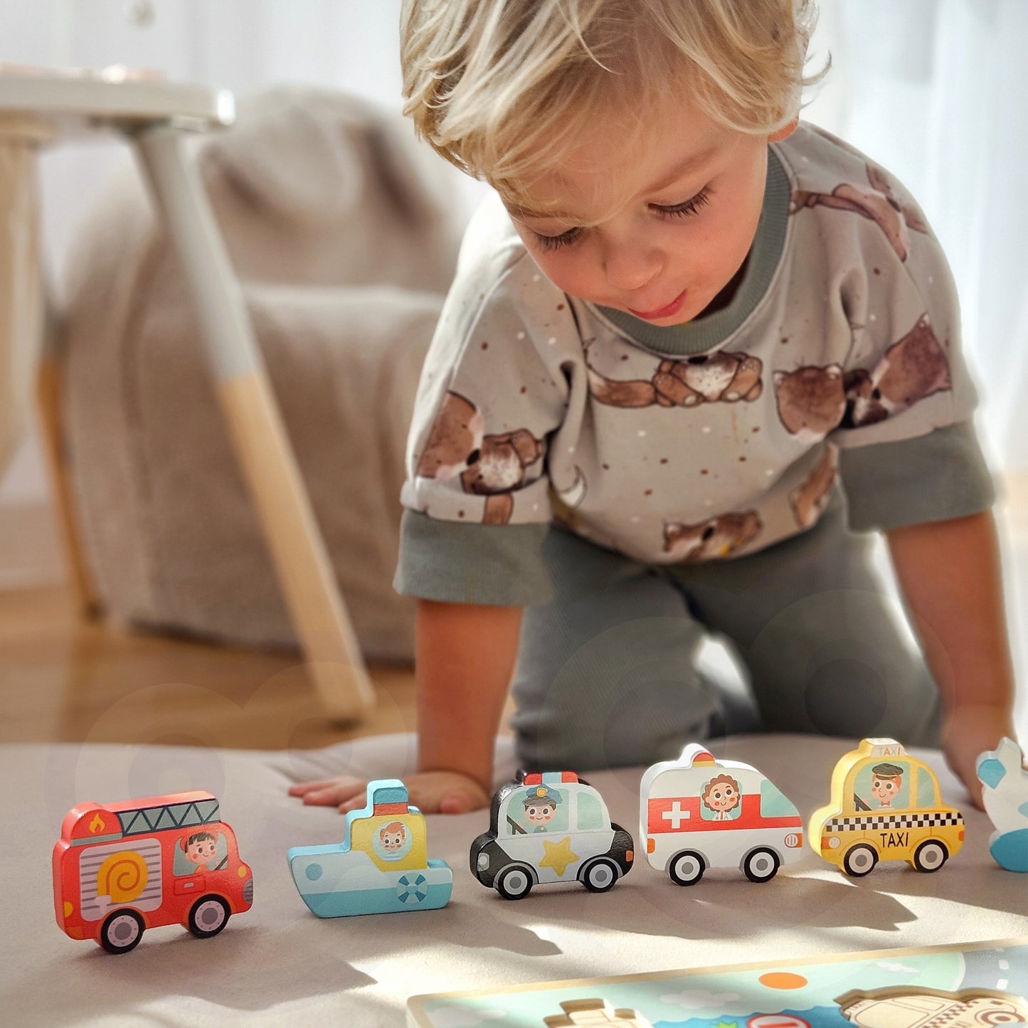 Tooky Toy medinė Montessori dėlionė „Transporto priemonės“ – automobiliai, lėktuvas, laivas – vaizdas 2