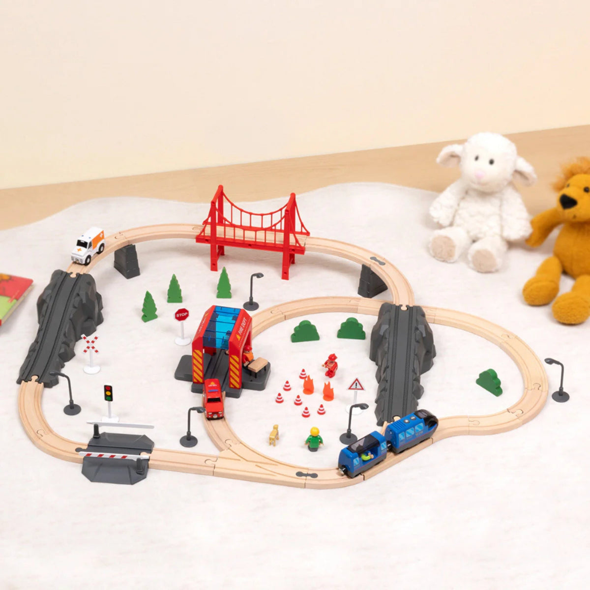 Tooky Toy Elektrinis medinis traukinys su ugniagesių tema, 70 dalių