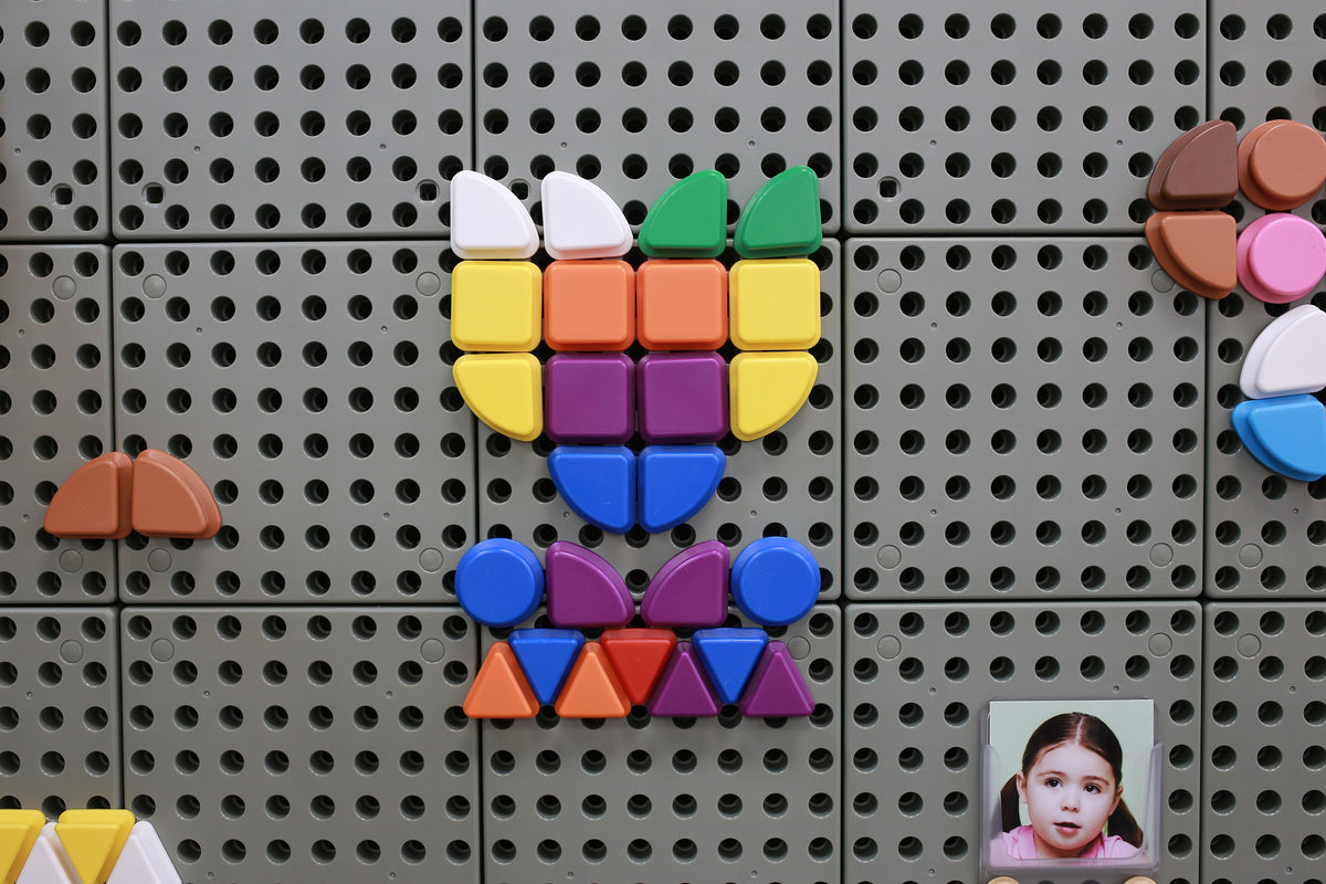 MASTERKIDZ Geometriniai lentos elementai 256 vnt.