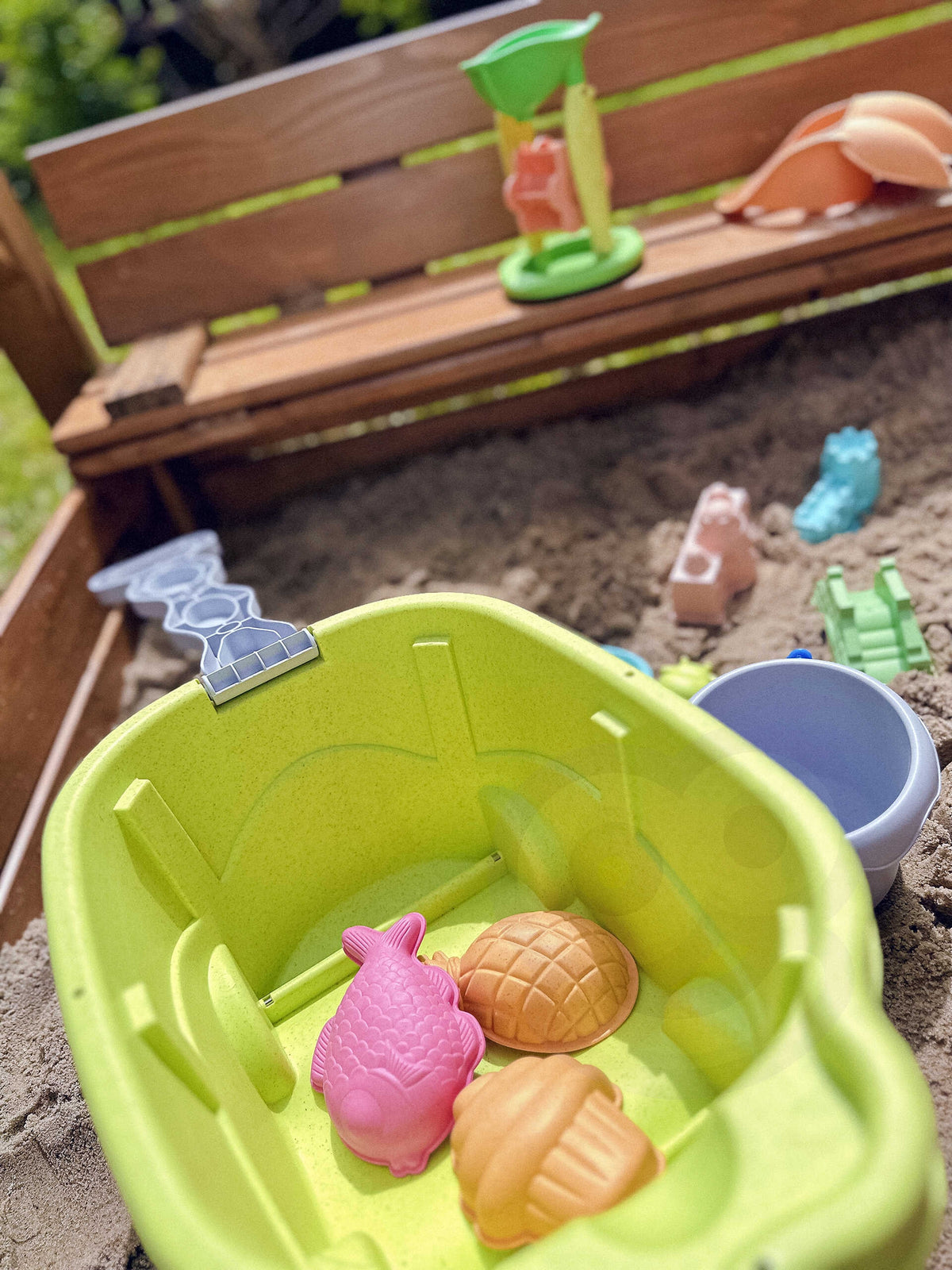 WOOPIE GREEN Smėlio žaislų rinkinys su vežimeliu, 13 dalių, ekologiškas