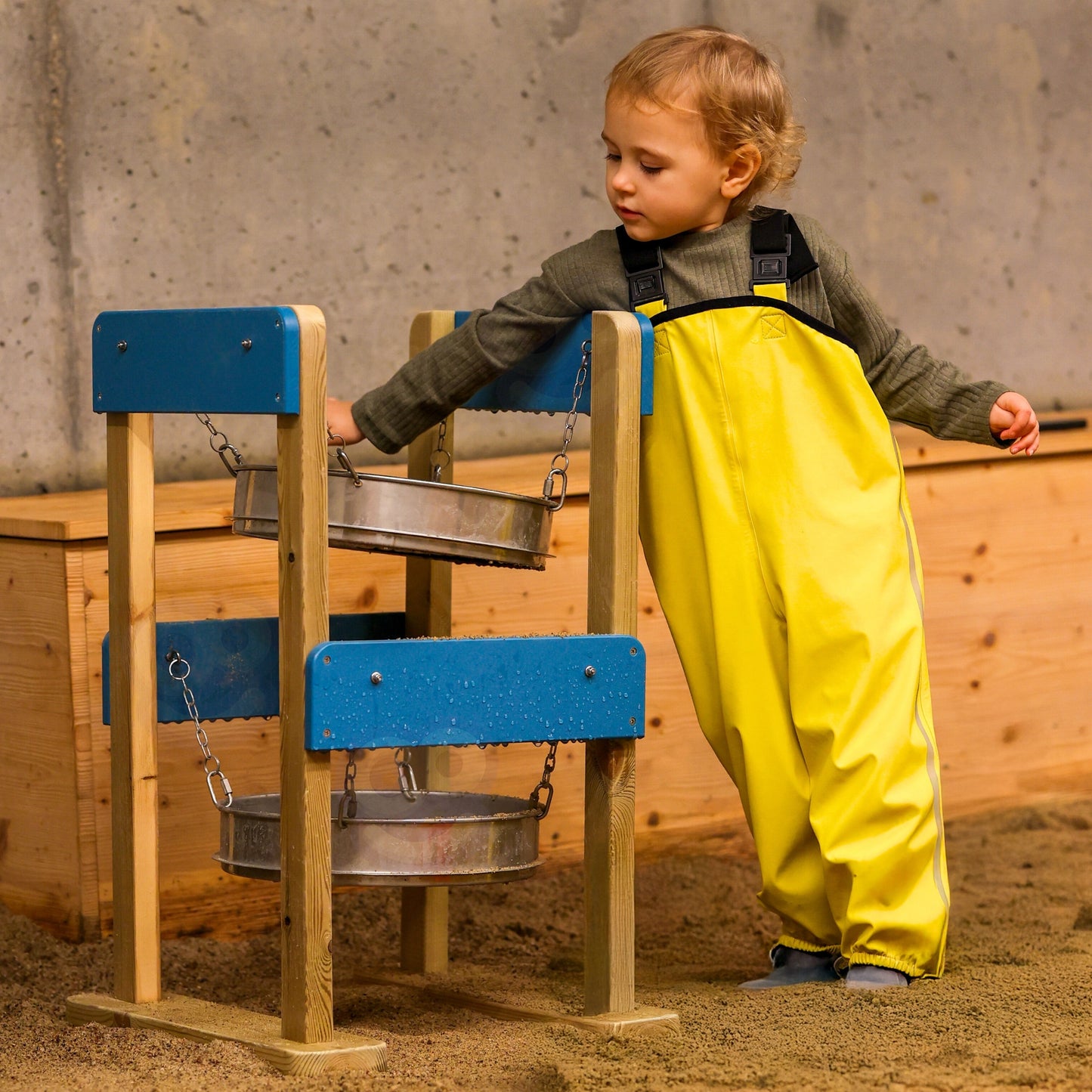 CLASSIC WORLD EDU Dvigubas medinis sietas žaidimams smėlyje – vaizdas 2