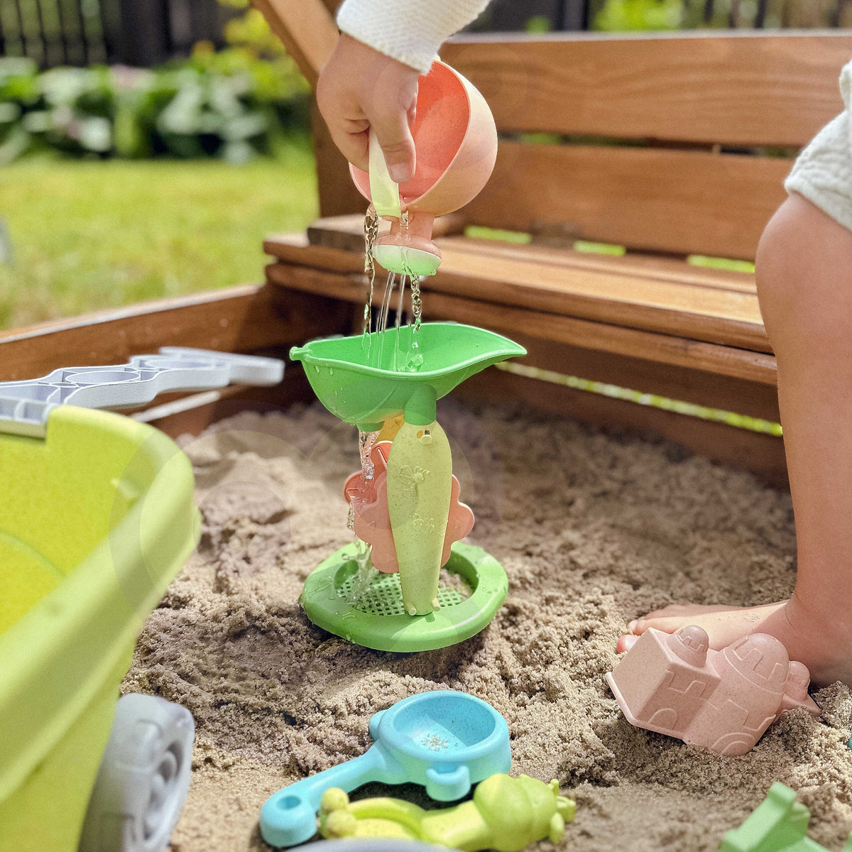 WOOPIE GREEN Smėlio žaislų rinkinys su vežimeliu, 13 dalių, ekologiškas