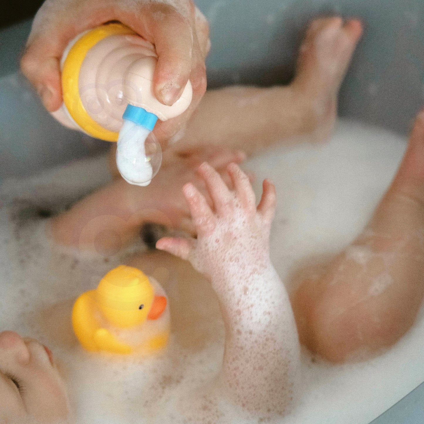 WOOPIE BABY žaislų rinkinys maudynėms: puodelis, antis ir muilo dozatorius – vaizdas 3