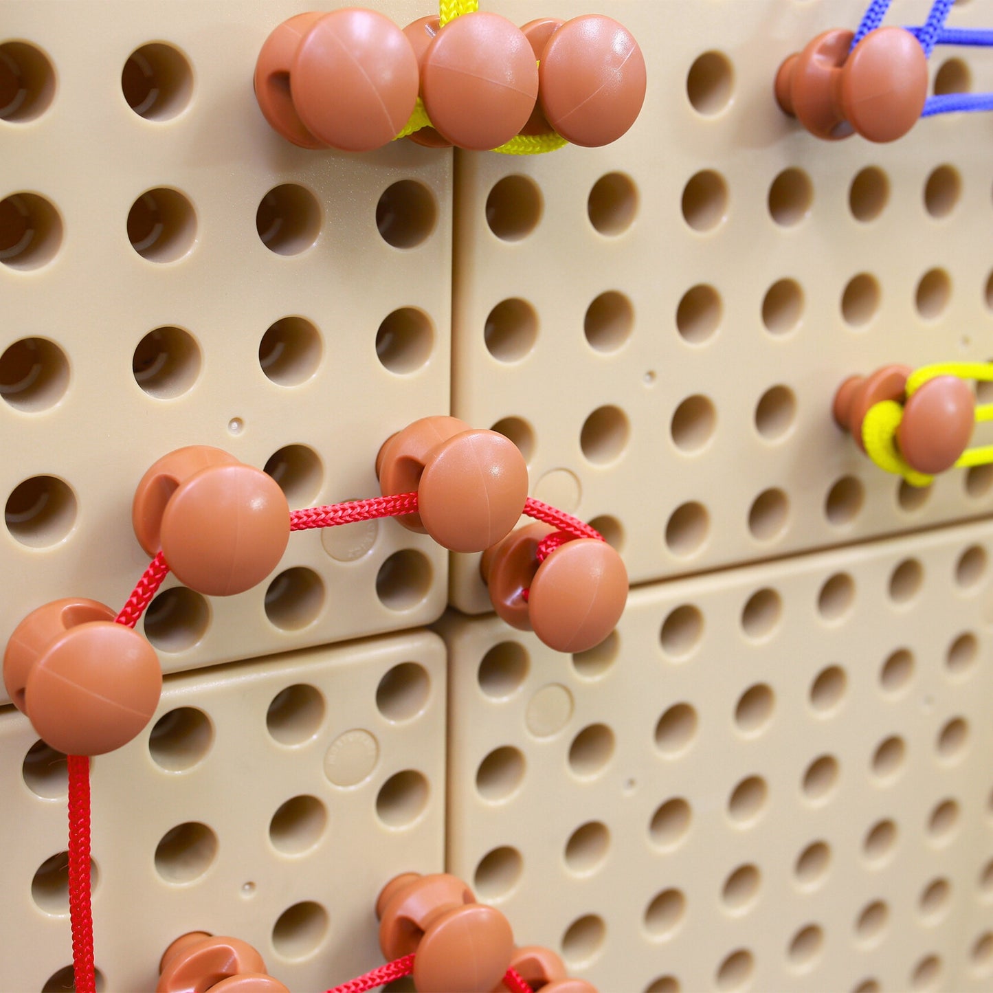 MASTERKIDZ Kaiščiai ir Virvutės STEM Kūrybinei Lentai 260 vnt.