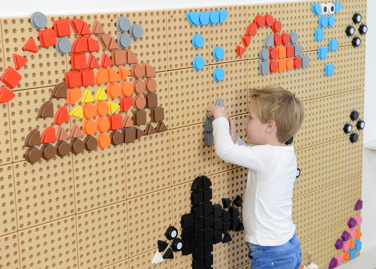 MASTERKIDZ 64 geometrinių formų kaladėlių STEM lentoms