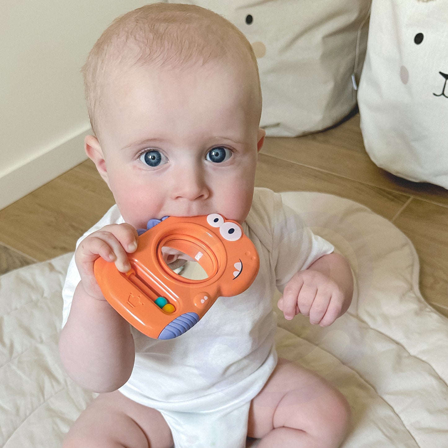 WOOPIE BABY Sensorinis žaislas-kramtukas su veidrodėliu „Dino“ – vaizdas 3