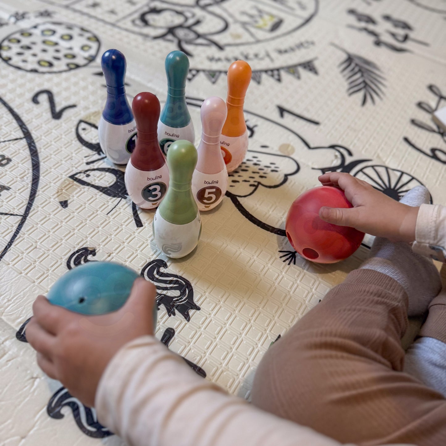 WOOPIE Spalvoti mediniai vaikiški boulingo kėgliai su skaičiais – vaizdas 3