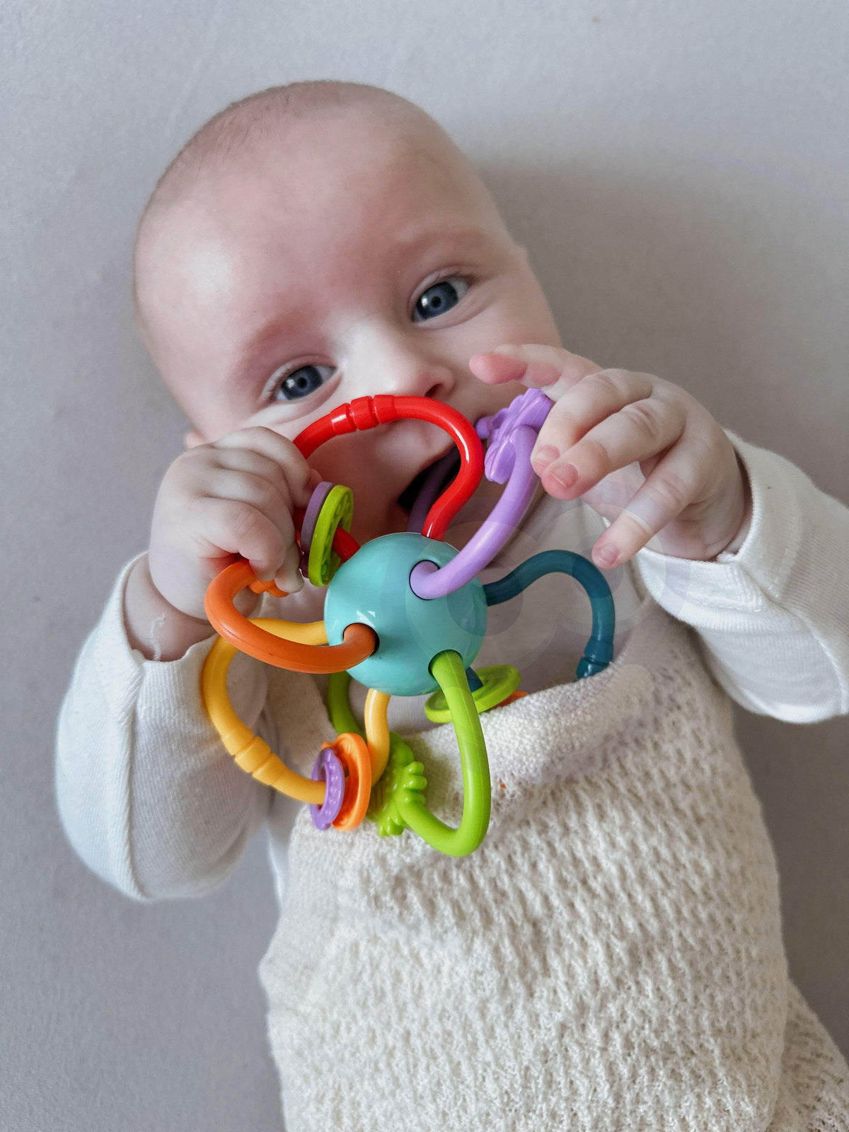 Woopie Baby sensorinis žaislas barškutis-kramtukas 2in1