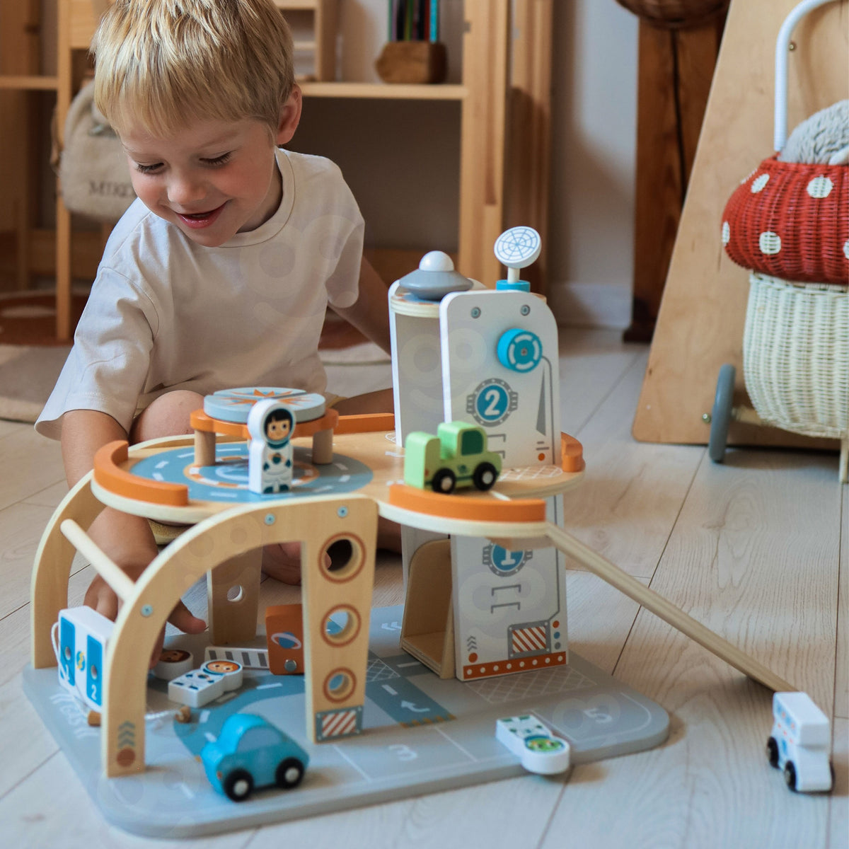 TOOKY TOY Medinė Kosminė Parkavimo Stotelė su Rakete