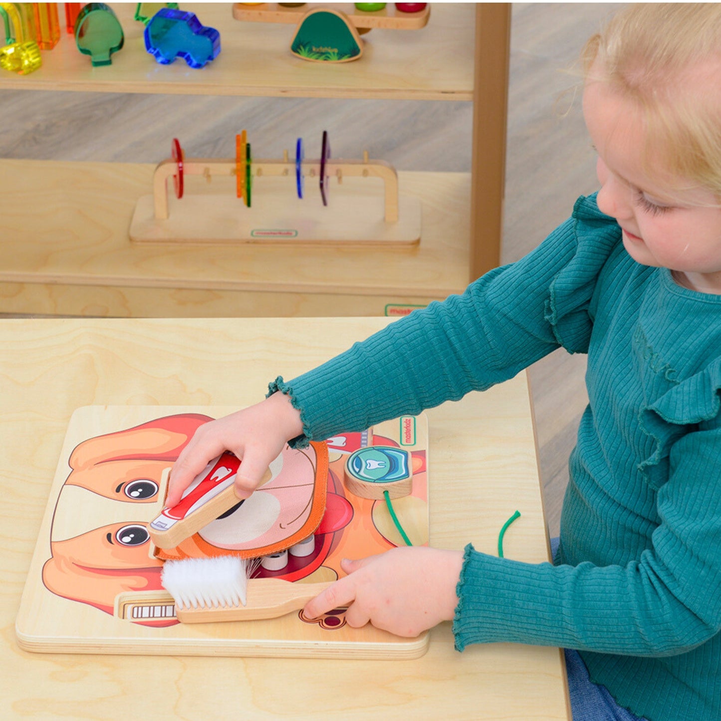 MASTERKIDZ Montessori medinė lenta – burnos higienos mokymasis su šuniuku