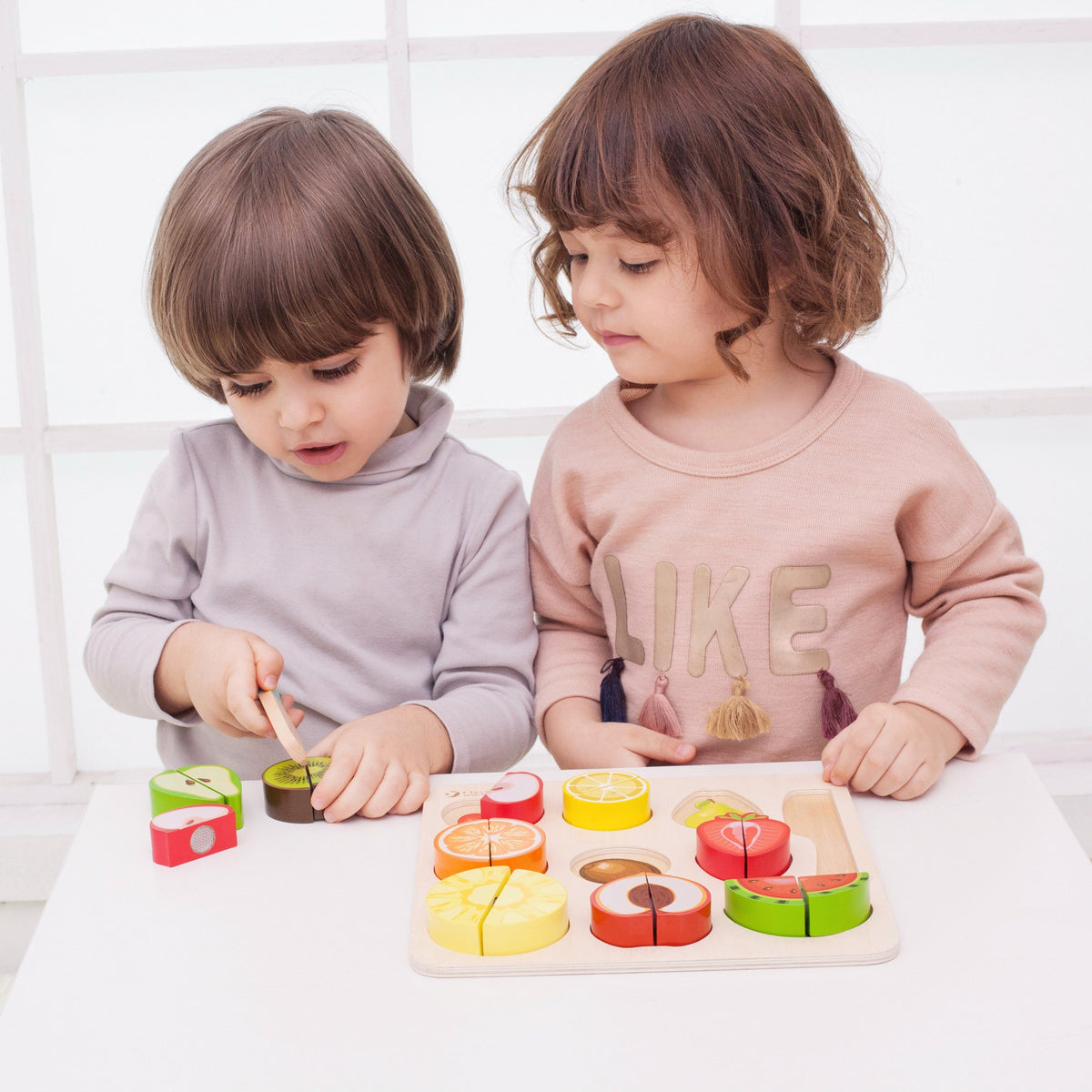 CLASSIC WORLD Montessori vaisių pjaustymo rinkinys 20 vnt.