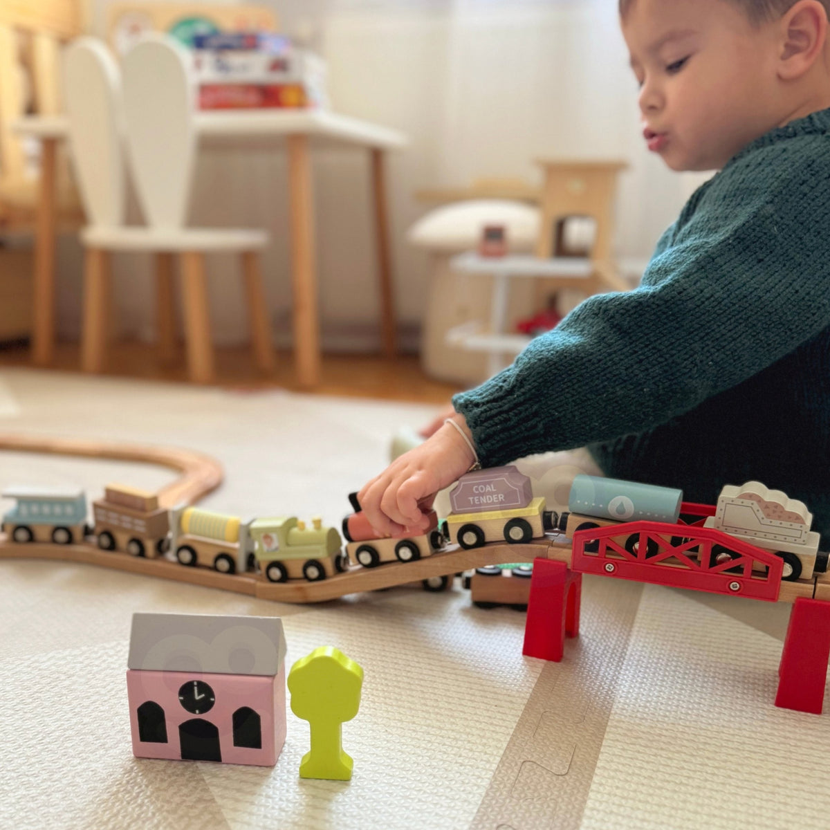 TOOKY TOY Mediniai magnetiniai vagonai, 12 dalių rinkinys