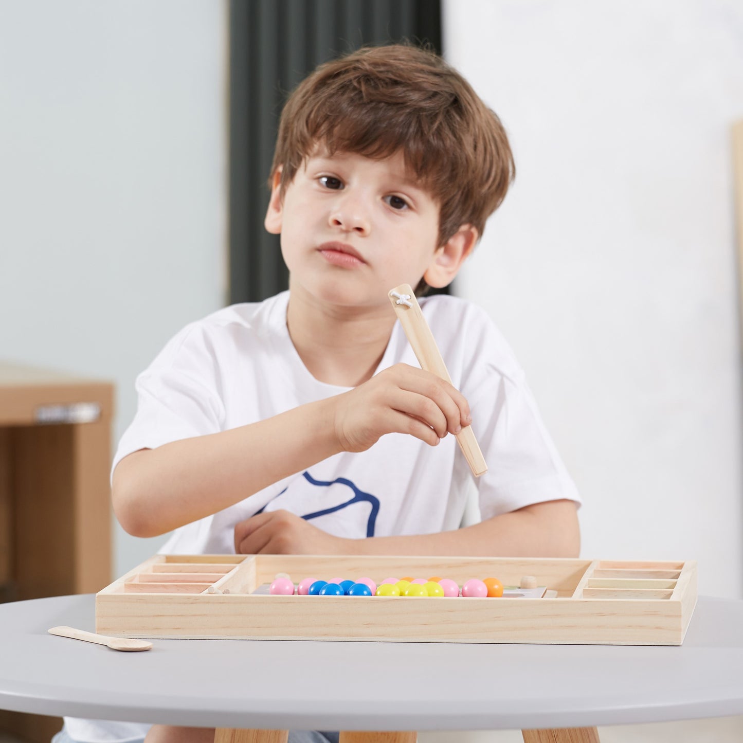 VIGA Medinis Montessori žaidimas „Sugauk ir suderink“ su karoliukais – pagrindinis vaizdas