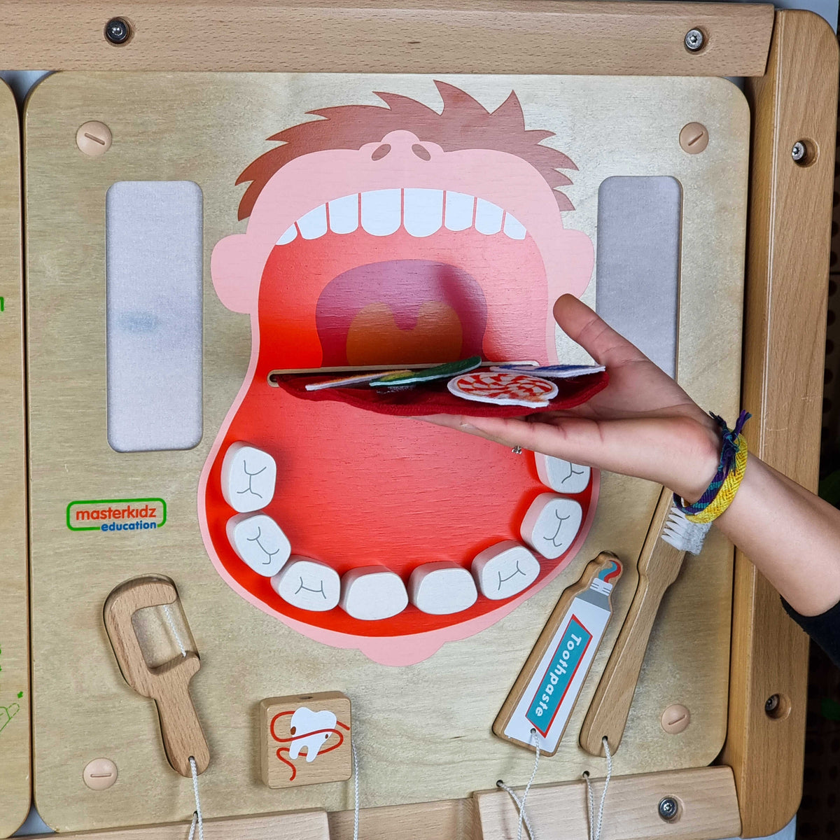 MASTERKIDZ Burnos higienos Montessori sieninė lenta