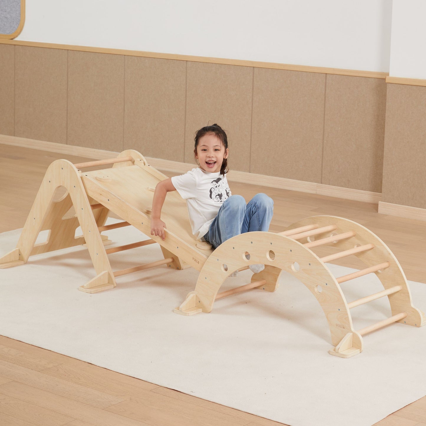 Viga Toys Piklerio trikampis 3 in 1 su čiuožykla ir supynėmis