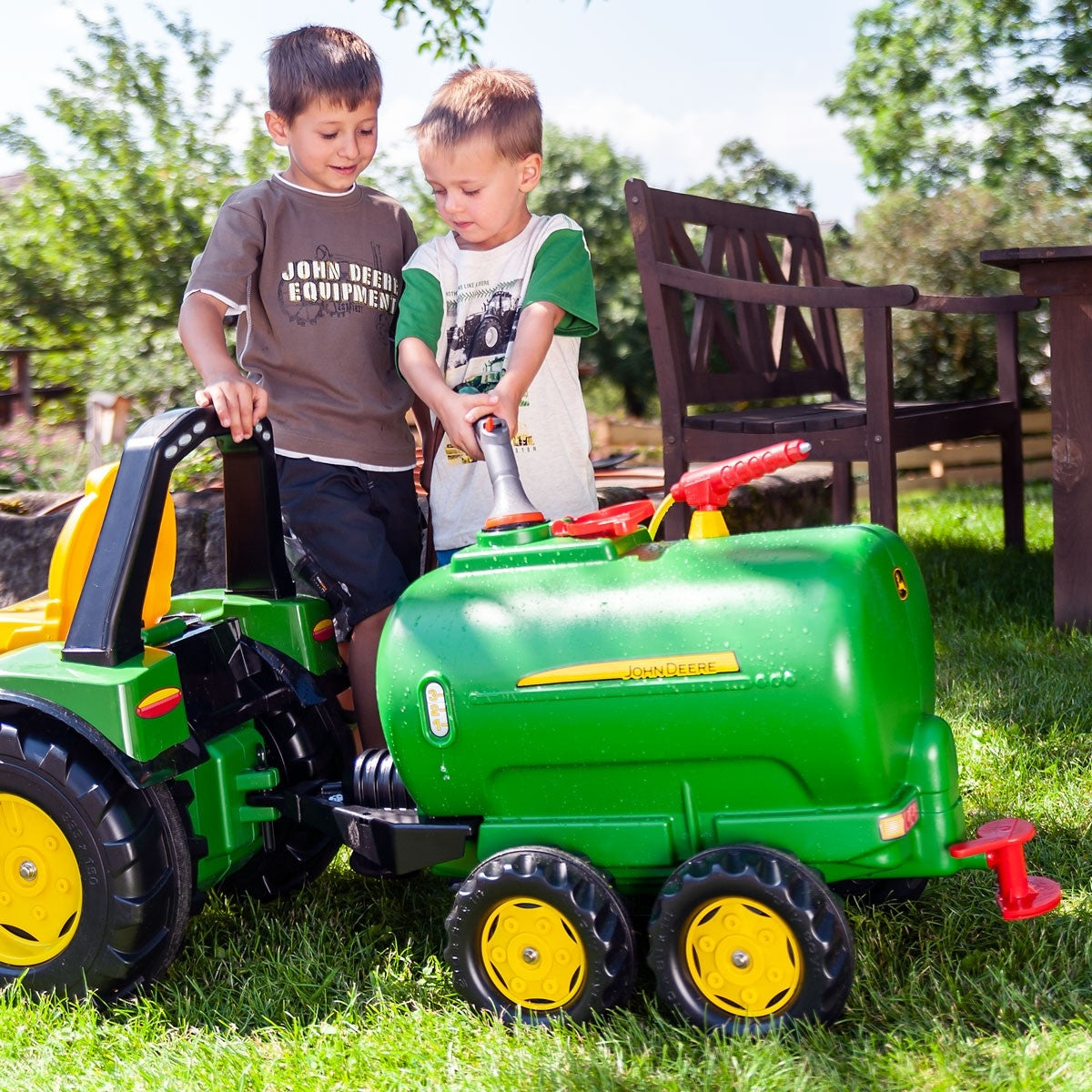 Rolly Toys rollyTanker John Deere dviejų ašių cisterna su pompėle – vaizdas 4