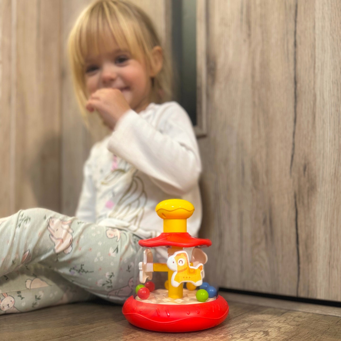 WOOPIE BABY Spalvingos Arkliukų Karuselė Suktukas Kūdikiams nuo 6 mėn.