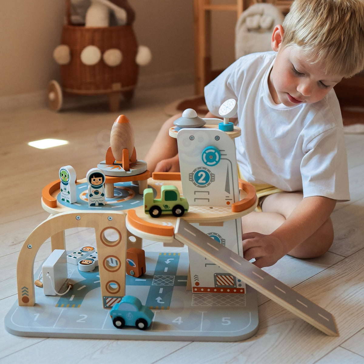 TOOKY TOY Medinė Kosminė Parkavimo Stotelė su Rakete