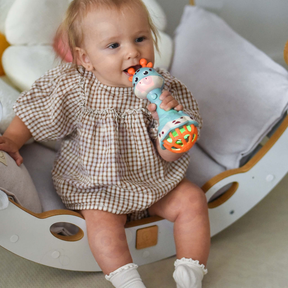 WOOPIE BABY Žirafos barškutis-kramtukas su muzika Montessori