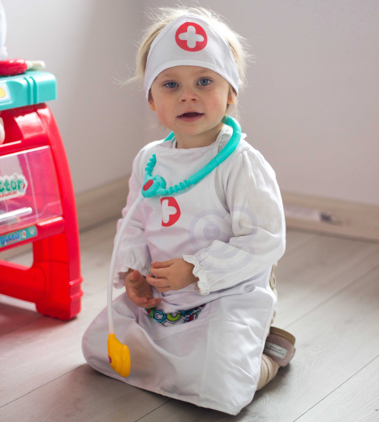 WOOPIE Slaugytojos kostiumas (chalatas ir kepuraitė), chalatas ir kepuraitė ant manekeno – vaizdas 8