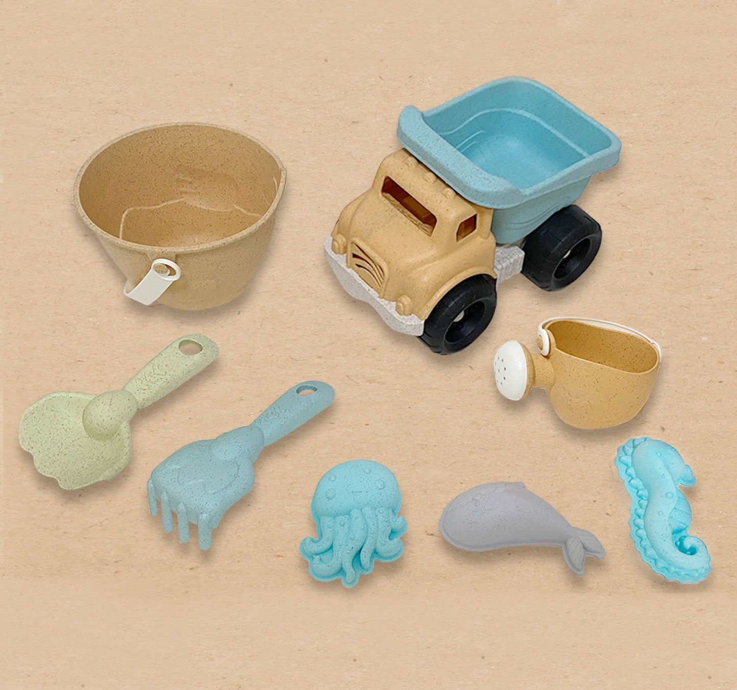 Woopie Green ekologiškas smėlio žaislų rinkinys su kibirėliu ir savivarčiu – 8 dalys – vaizdas 3