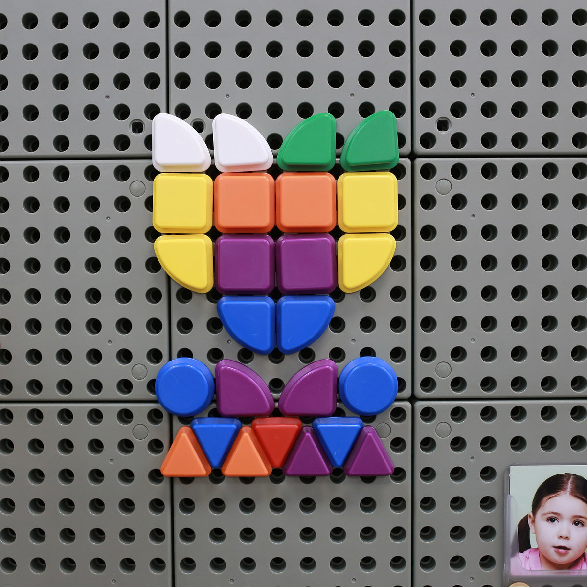 MASTERKIDZ 64 geometrinių formų kaladėlių STEM lentoms