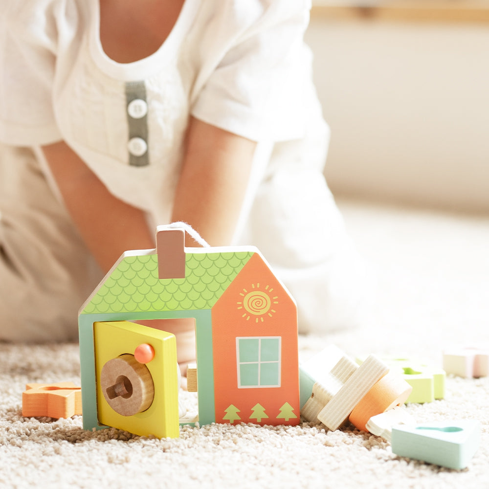 CLASSIC WORLD medinės supintos kaladėlės raktams ir durims įsriegti MONTESSORI – vaizdas 2