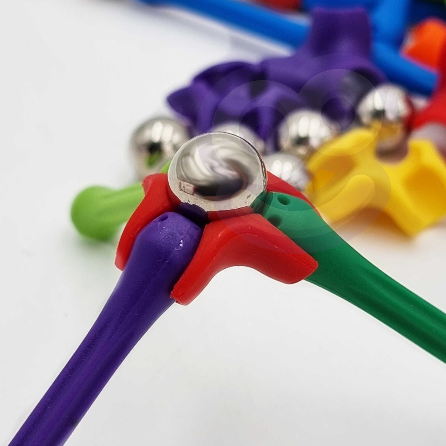 Vienas vaikas žaidžia su WOOPIE magnetinėmis kaladėlėmis 110 vnt – vaizdas 4