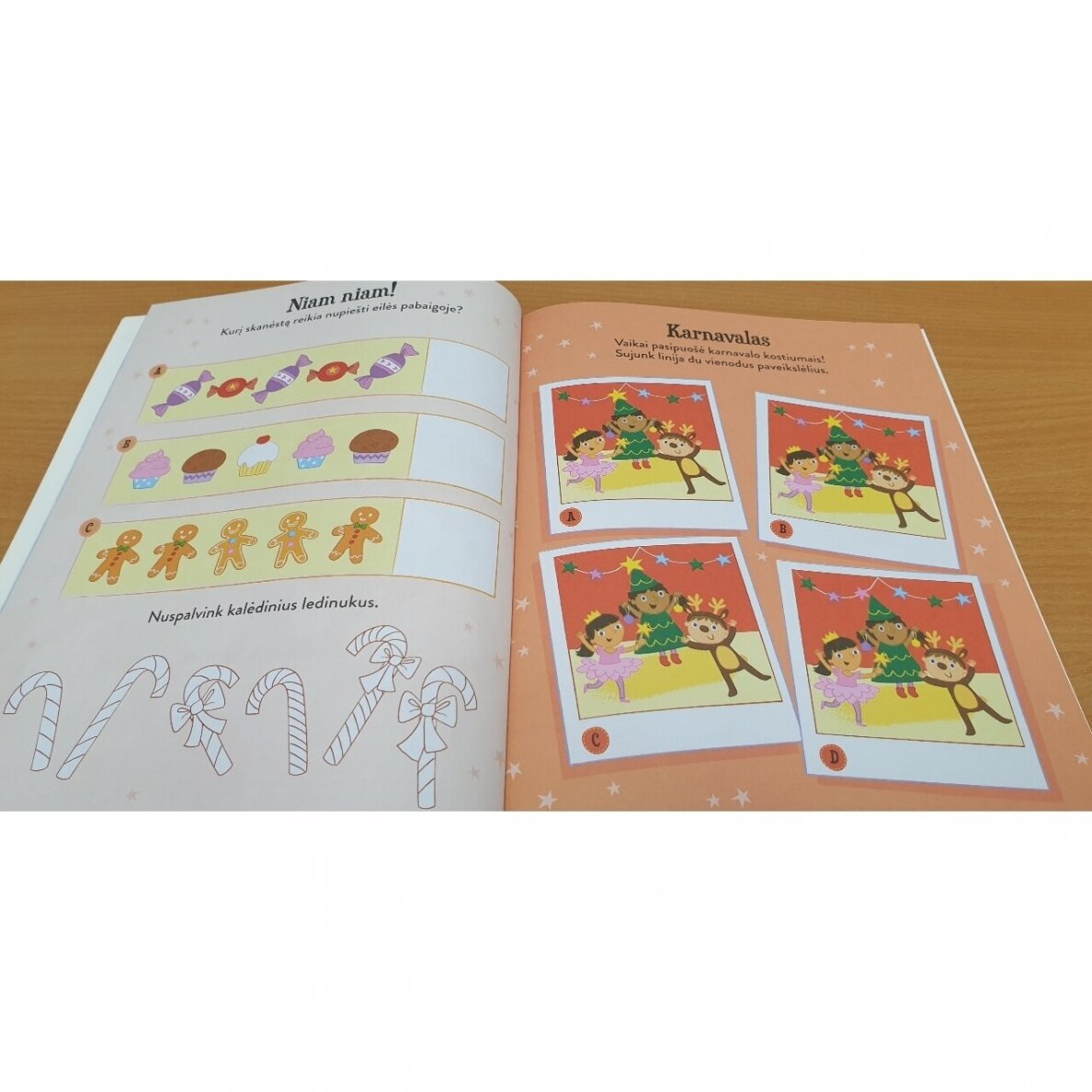 KALĖDOS Užduočių knygelė su daugiau kaip 100 iškilių lipdukų – vaizdas 2