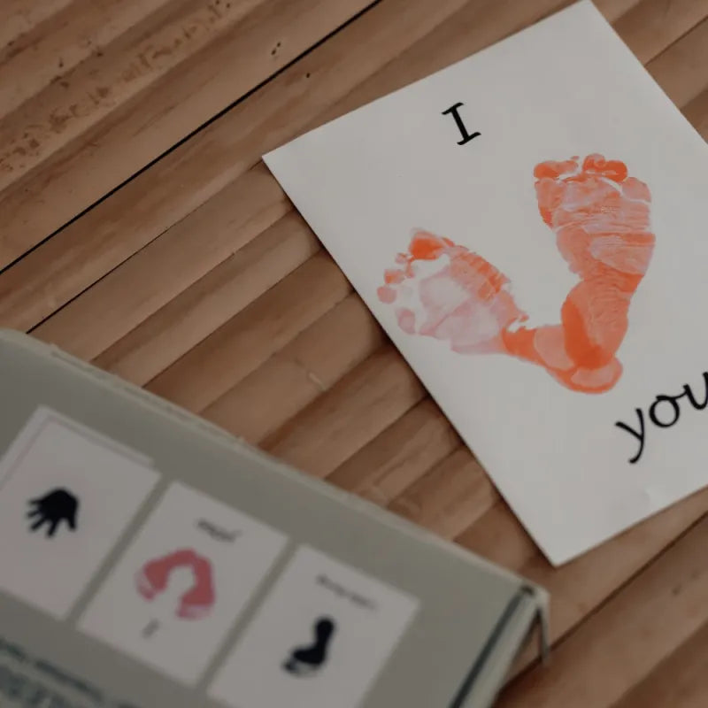 Kūdikio rankos/pėdos atspaudų lapeliai, rausva – vaizdas 3